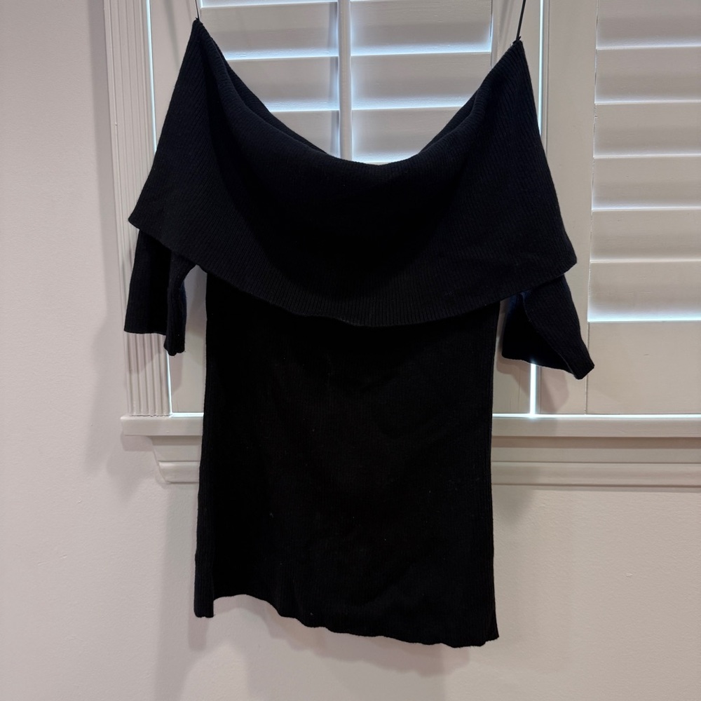 Vince Elegant Black Off-Shoulder Knit top